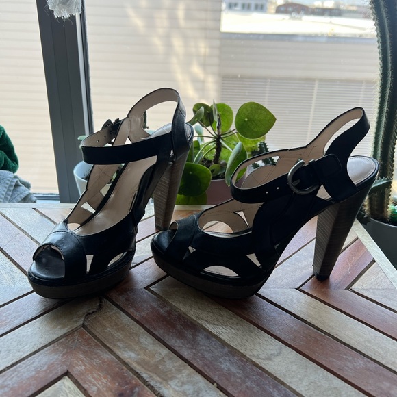 Coach Tamara Black Leather Heels 👠 - Picture 4 of 8